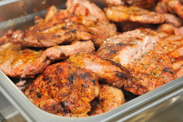 Grillfleisch - auf dem Grill beim garen