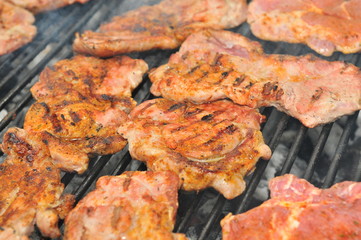 Grillfleisch - mariniert, gewürzt und roh