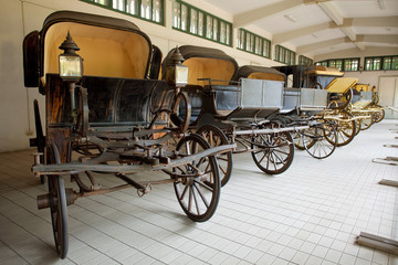 Fototapeta na wymiar old horse-drawn carriage