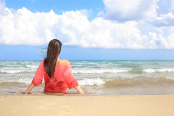 Fototapeta na wymiar woman relaxing on the beach