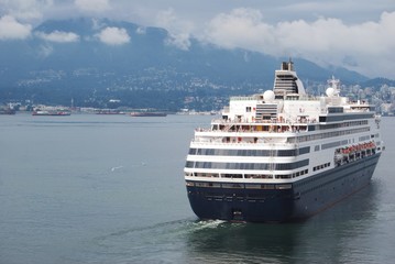 Fototapeta na wymiar Ship at Canada Place in Vancouver, Canada