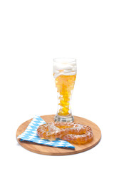 Weißbierglas mit Brezel Brotzeit