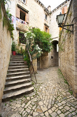 Panele Szklane  Dziedziniec ze schodami w śródziemnomorskim mieście