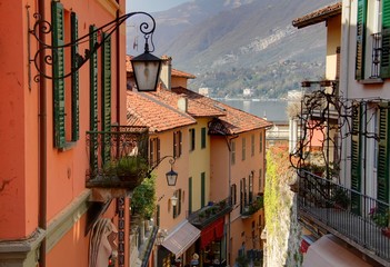 Fototapeta na wymiar wieś na Jezioro Como