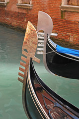 Fototapeta na wymiar Gondole w Wenecji 1302