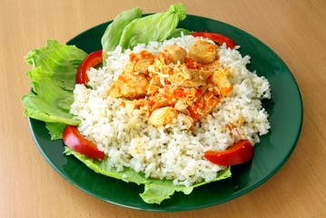 chicken goulash with rice and lettuce
