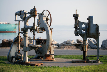 Old machines on the promenade