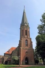 Fototapeta na wymiar Kościół Piotra i Pawła w Schneverdingen (Dolna Saksonia)