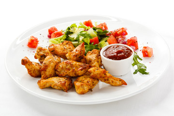 Grilled chicken nuggets and vegetables