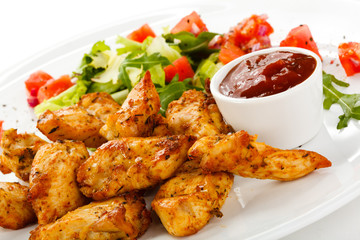 Grilled chicken nuggets and vegetables