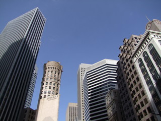Fototapeta na wymiar Zespół starych i nowych wieżowców w San Francisco