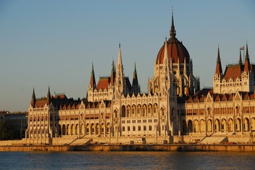 Fototapeta premium Palazzo del parlamento di Budapest, luce del tramonto