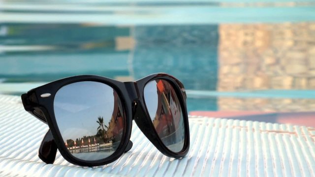 lunettes &agrave; la piscine