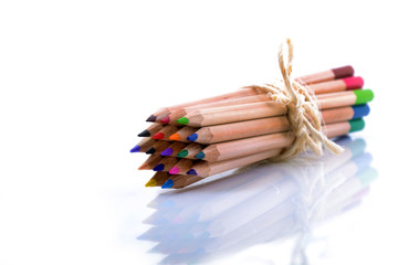 Obraz premium Lot de crayons de couleurs en bois naturel