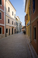 Fototapeta na wymiar Stone-paved street in Skradin