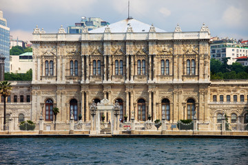 Fototapeta na wymiar Dolmabahce Palace w Stambule