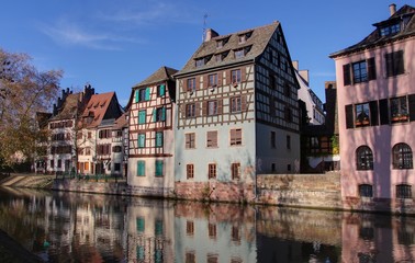 Fototapeta na wymiar mała w Strasburgu we Francji