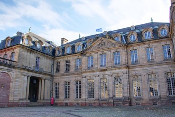Fototapeta na wymiar budynek w Strasburgu