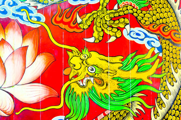 Fototapeta na wymiar Tradition Chinese dragon painting on Chinese temple wall