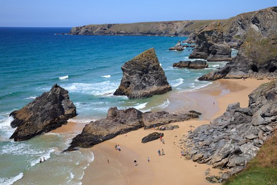 File:Steep steps to Bedruthan Beach - geograph.org.uk - 1013897.jpg -  Wikimedia Commons