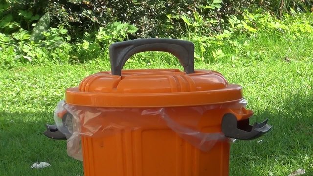 video abfalleimer m&uuml;ll wegwerfen II