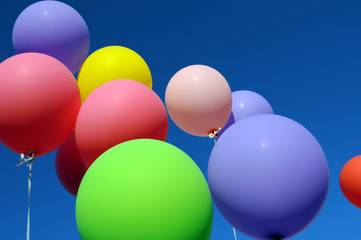 Fototapeta na wymiar wielobarwny balony w festiwalu miasta