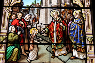 Fototapeta premium Vitrail de l'église Saint-Seine à Corbigny en Bourgogne 