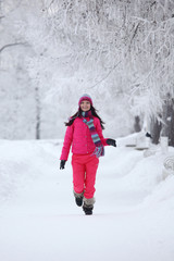 Fototapeta na wymiar woman in winter park