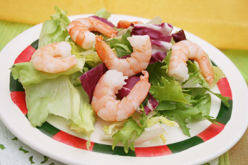 Salat mit Garnelen