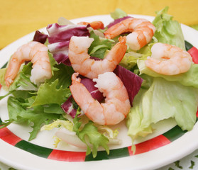 Salat mit Garnelen
