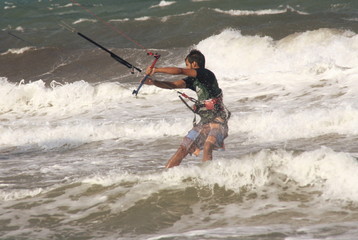 kitesurfista y barra