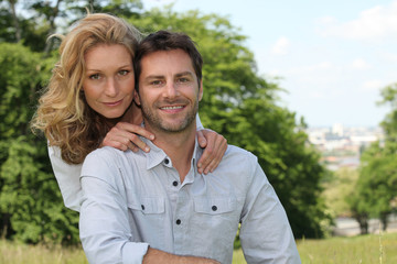 Fototapeta premium couple in the countryside