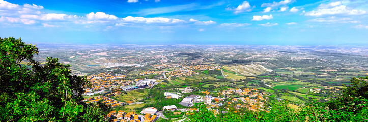 Fototapeta na wymiar San-Marino Widok z lotu ptaka. Panorama.