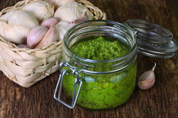 Hausgemachtes frisches Pesto alla Genovese