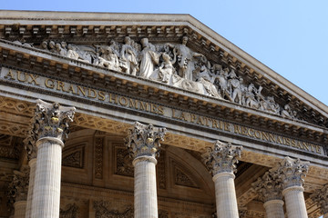 Paris-Panthéon fronton/devise