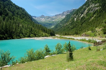 Fototapeta na wymiar summer Alpine mountain lake landscape