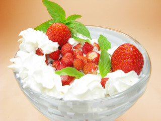 strawberry dessert with pudding and jelly