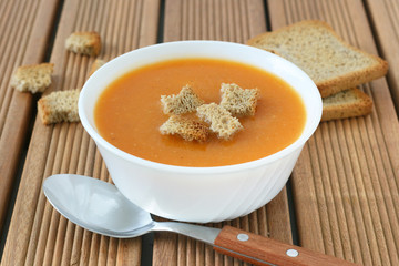 Pumpkin soup with toasts