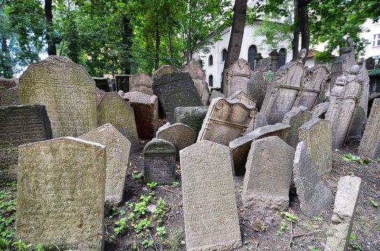 Promenade au vieux cimetière juif de Prague