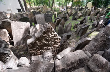 Deurstickers Les tombes du Vieux Cimetière Juif de Prague © Yvann K