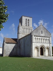 La belle église de Corme Ecluse