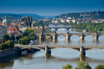 Fototapeta na wymiar Vltava et ponts de Prague