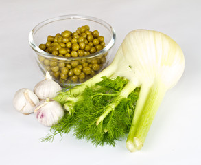 Fennel with garlik and peas