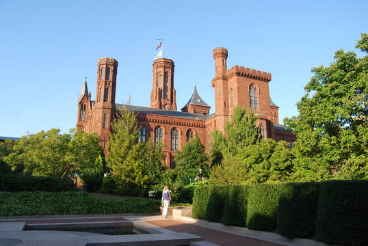 Smithsonian Castel in Washington DC, USA