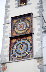 Rathausturm mit Mondkalender