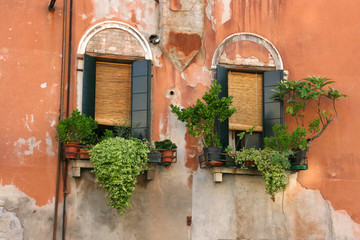 Fototapeta na wymiar fentres venitiennes, venice venezia