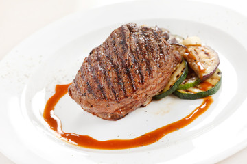 Grilled steak with vegetables