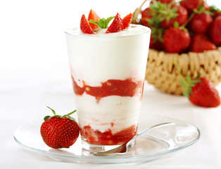 yogurt with strawberries