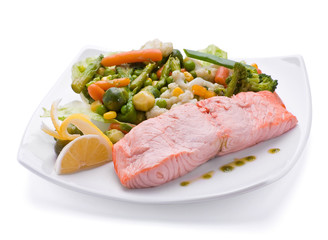 Red fish with boiled vegetable