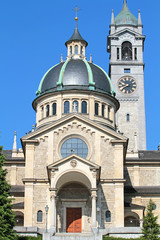 Fototapeta na wymiar Kościół Zurych-Enge
